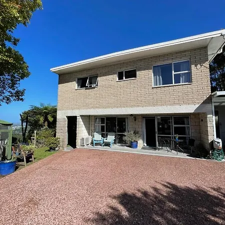 Swanson-Waitakere Stay In Scenic Sunrise